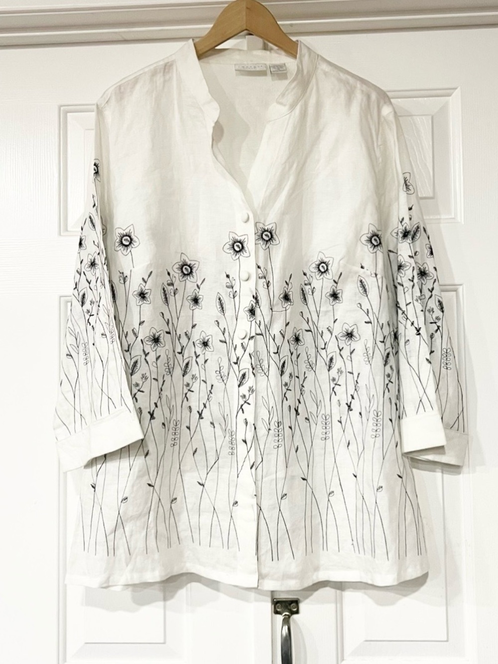 Tweeds | 100% Linen White Black Floral Embroidery Button-Down Top